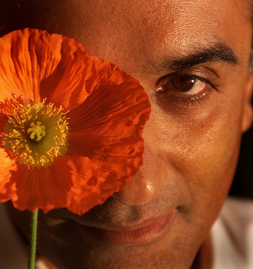 Novelist Pico Iyer 2003.  (Photo by Spencer Weiner/Los Angeles Times via Getty Images)
