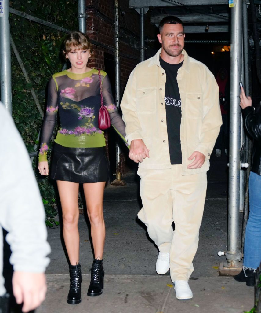 Taylor Swift與Travis Kelce公開認愛。 (Photo by Gotham/GC Images)