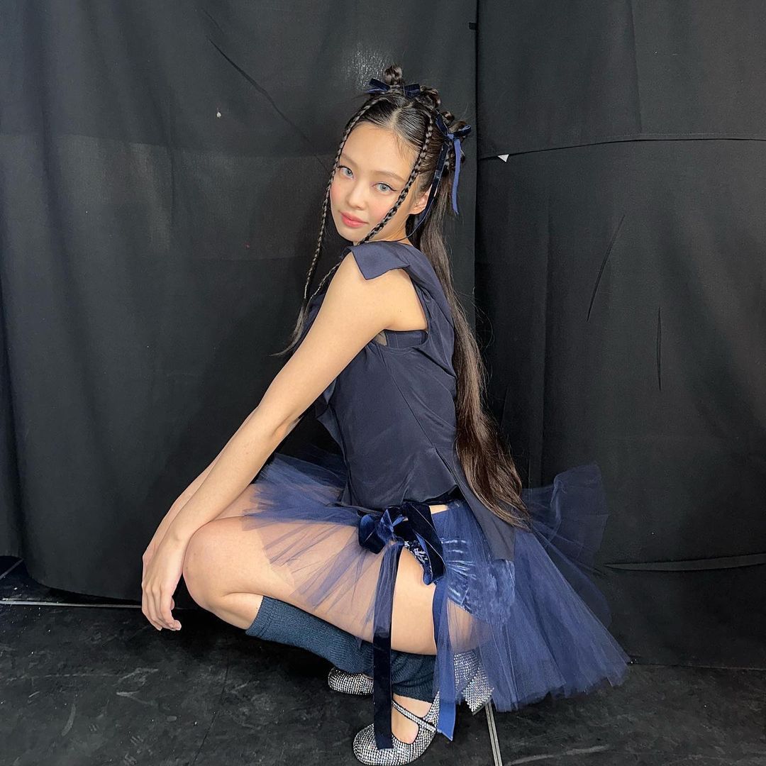 Jennie 在《BornPink》世界巡回演唱會哥本哈根場中的Balletcore穿搭。（圖片：@jennierubyjane）