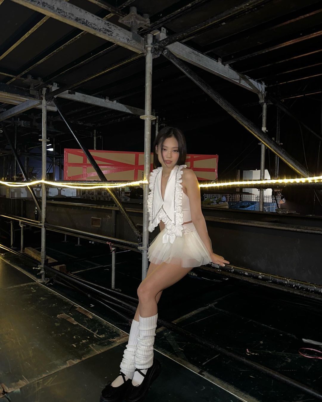 Jennie 在《BornPink》世界巡迴演唱會大阪場中的Balletcore穿搭。（圖片：@jennierubyjane）