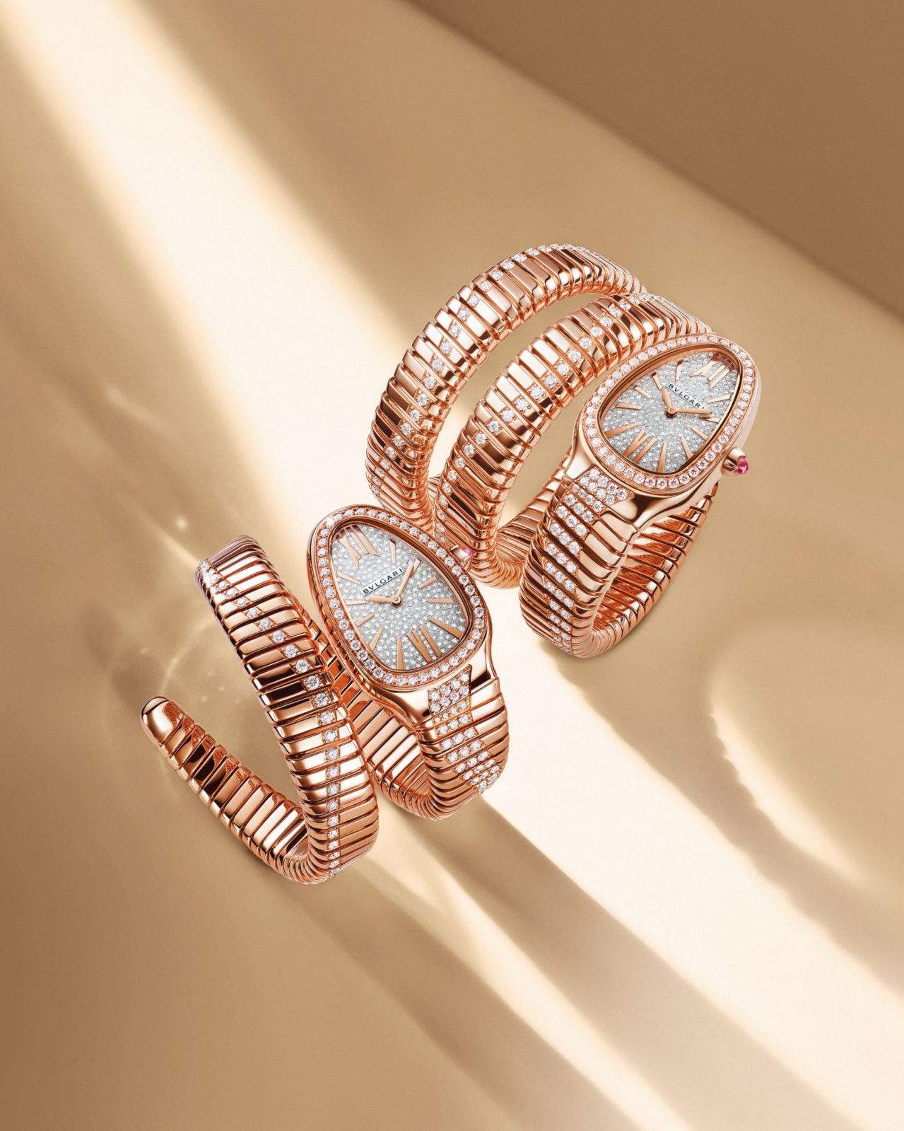 Serpenti Tubogas Infiniti玫瑰金鑲鑽腕錶，單圈與雙圈款式。（Photo: Bulgari）