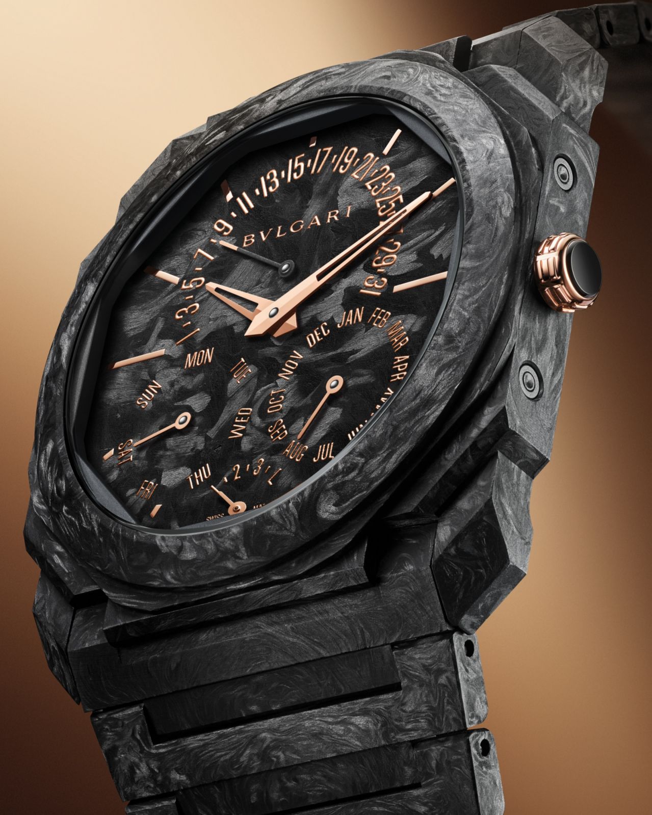 Octo Finissimo CarbonGold Perpetual Calendar超薄萬年曆碳金腕錶。（Photo: Bulgari）