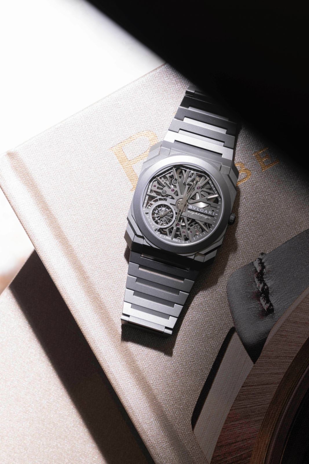Octo Finissimo Skeleton 8 Days鈦金屬鏤空八日腕錶。（Photo: Bulgari）