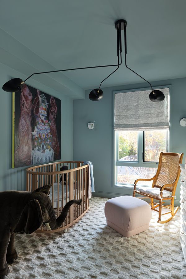 Their younger daughter’s bedroom is similar to their son’s, kept simple while playing with textures and accompanied with a dash of playfulness with the stuffed elephant and colourful artwork