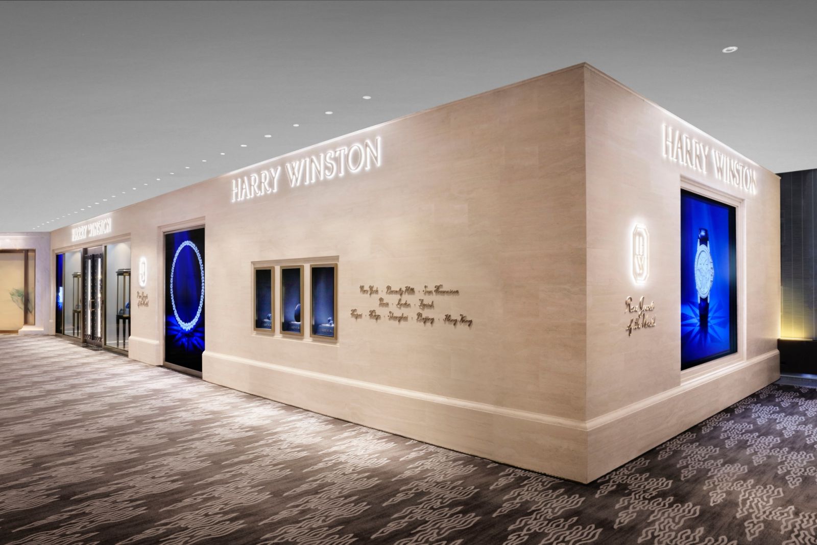 海瑞溫斯頓晶華酒店門市外牆採用黃色灰洞石裝潢。(Photo: Harry Winston)