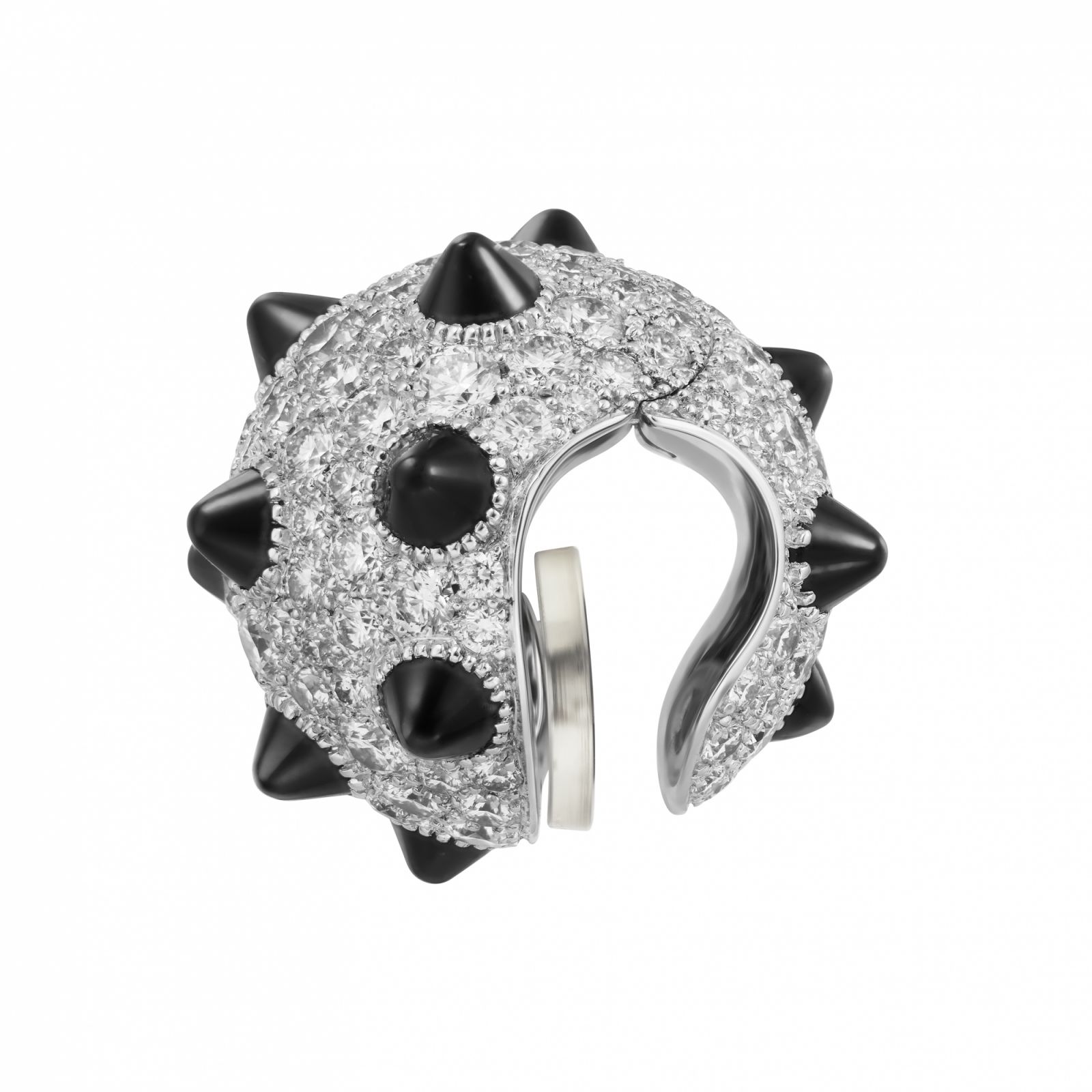 陳庭妮佩戴Clash [Un]limited系列。（Photo: Cartier）