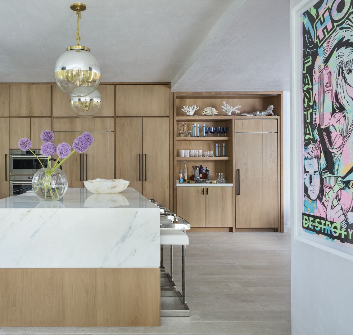 Kitchen and bar area