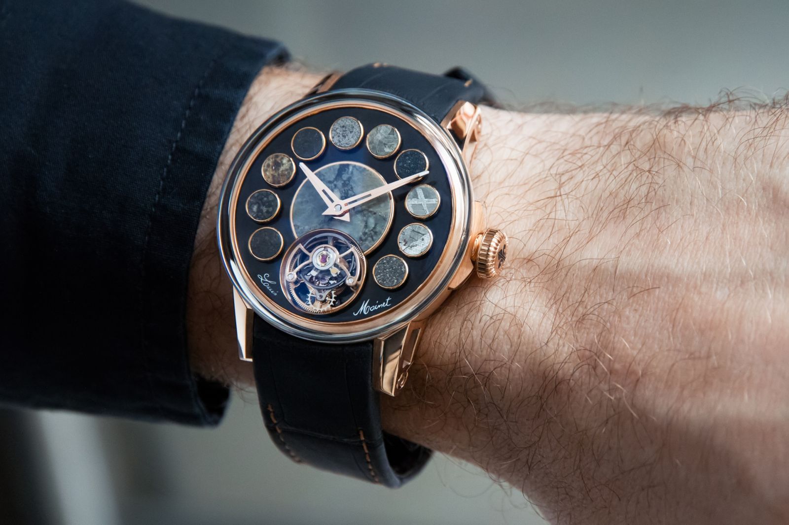 Louis Moinet Cosmopolis腕錶以12片不同的隕石鑲嵌面盤,創下世界紀錄。(Photo: Louis Moinet)