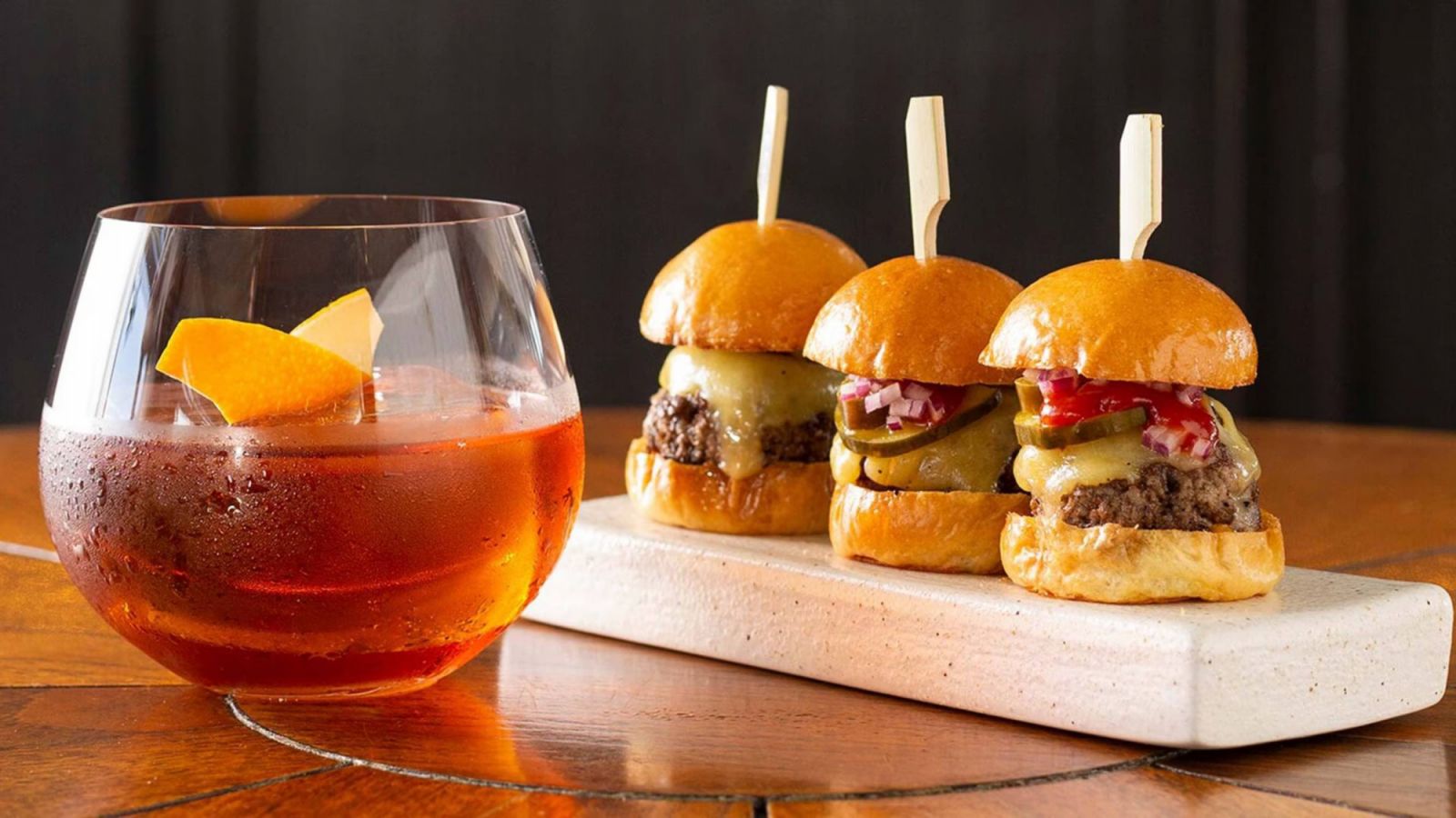 Adios Nonino cocktail with USDA prime beef sliders (Photo: Marina Bay Sands) Cocktail Rooftop Bar Singapore
