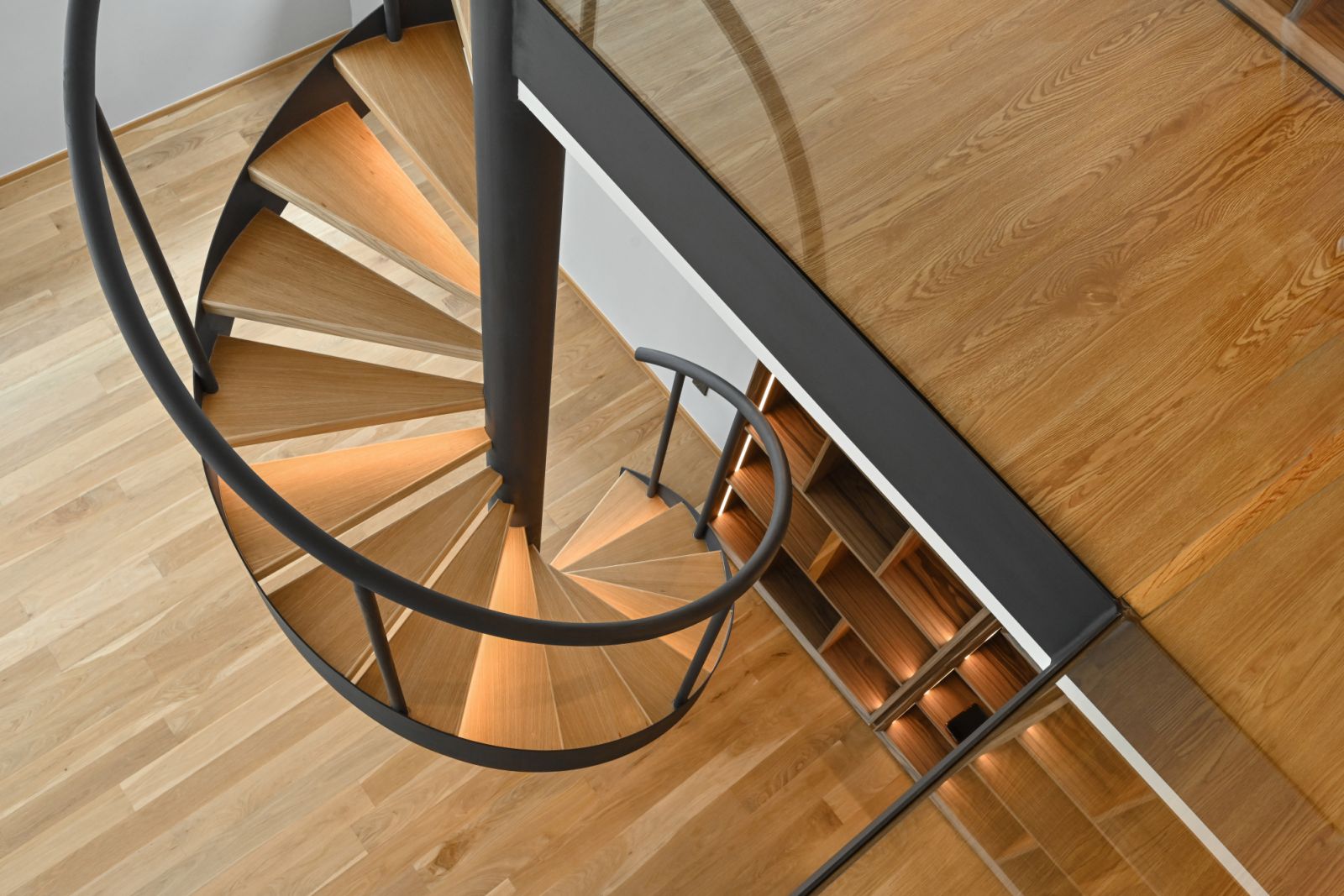 A sprial staircase in the cozy library