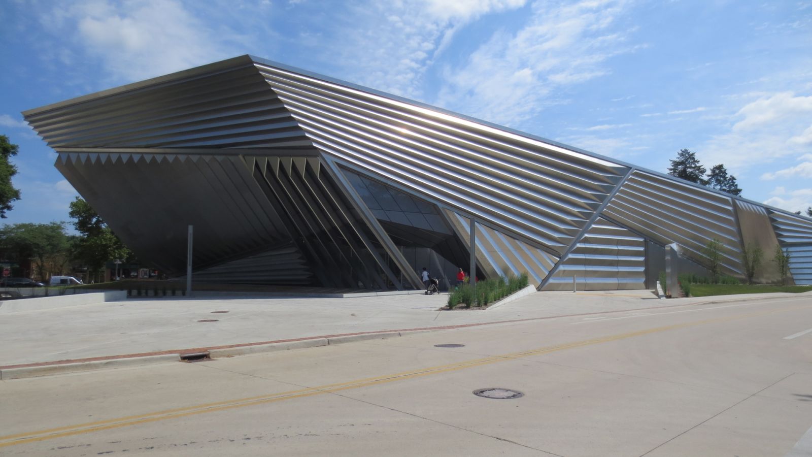 The varied lines create both movement and depth (Photo: Instagram / @zahahadidarchitects)