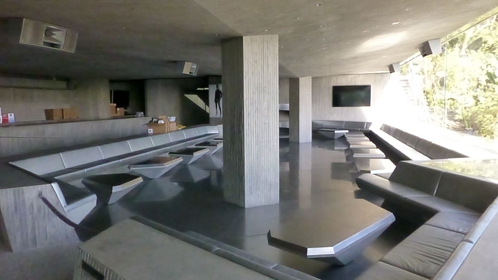 Sharp and slanted angles give the interior a futuristic vibe (Photo: Wikimedia Commons)