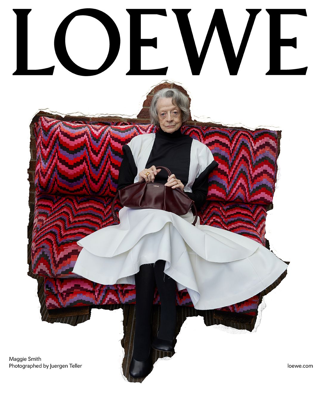 「麥教授」Maggie Smith出鏡全新2024早春系列廣告(圖片:LOEWE)