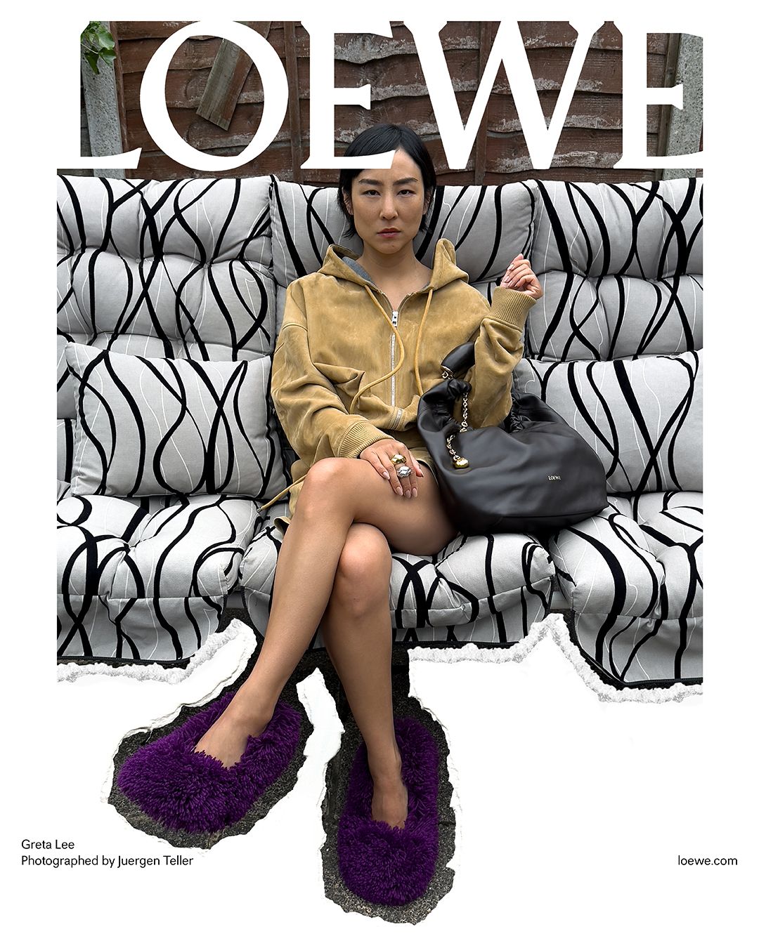 演員 Greta Lee出鏡全新2024早春系列廣告(圖片:LOEWE)