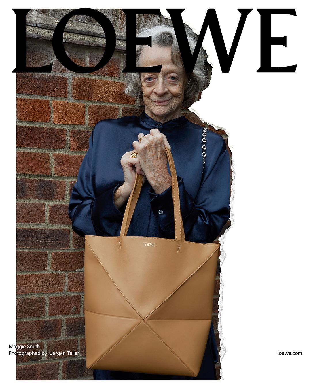 「麥教授」Maggie Smith出鏡全新2024早春系列廣告(圖片:LOEWE)