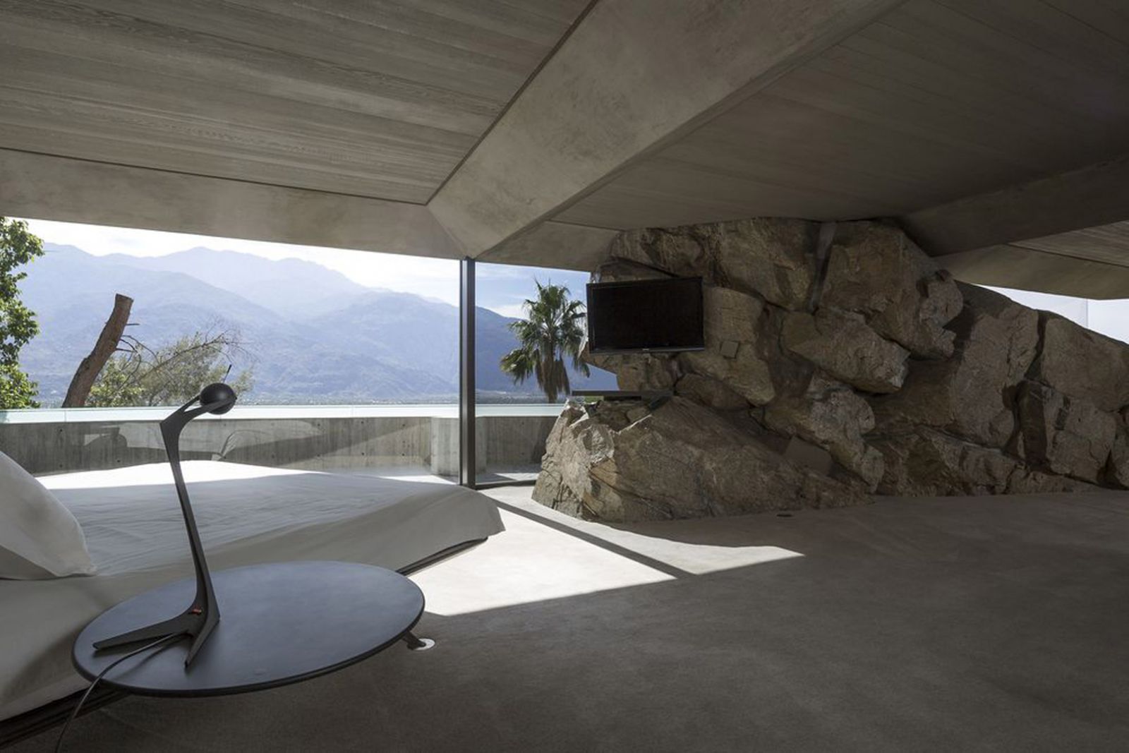 Boulders from the ridge are set into the home's architectural features (Photo: Instagram / @lautnerfoundation)