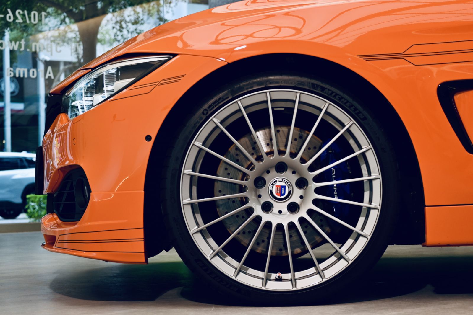 頂級 BMW ALPINA 你認識嗎？限時一個月內湖 AKA Automotive Arts產出限量款車迷必朝聖