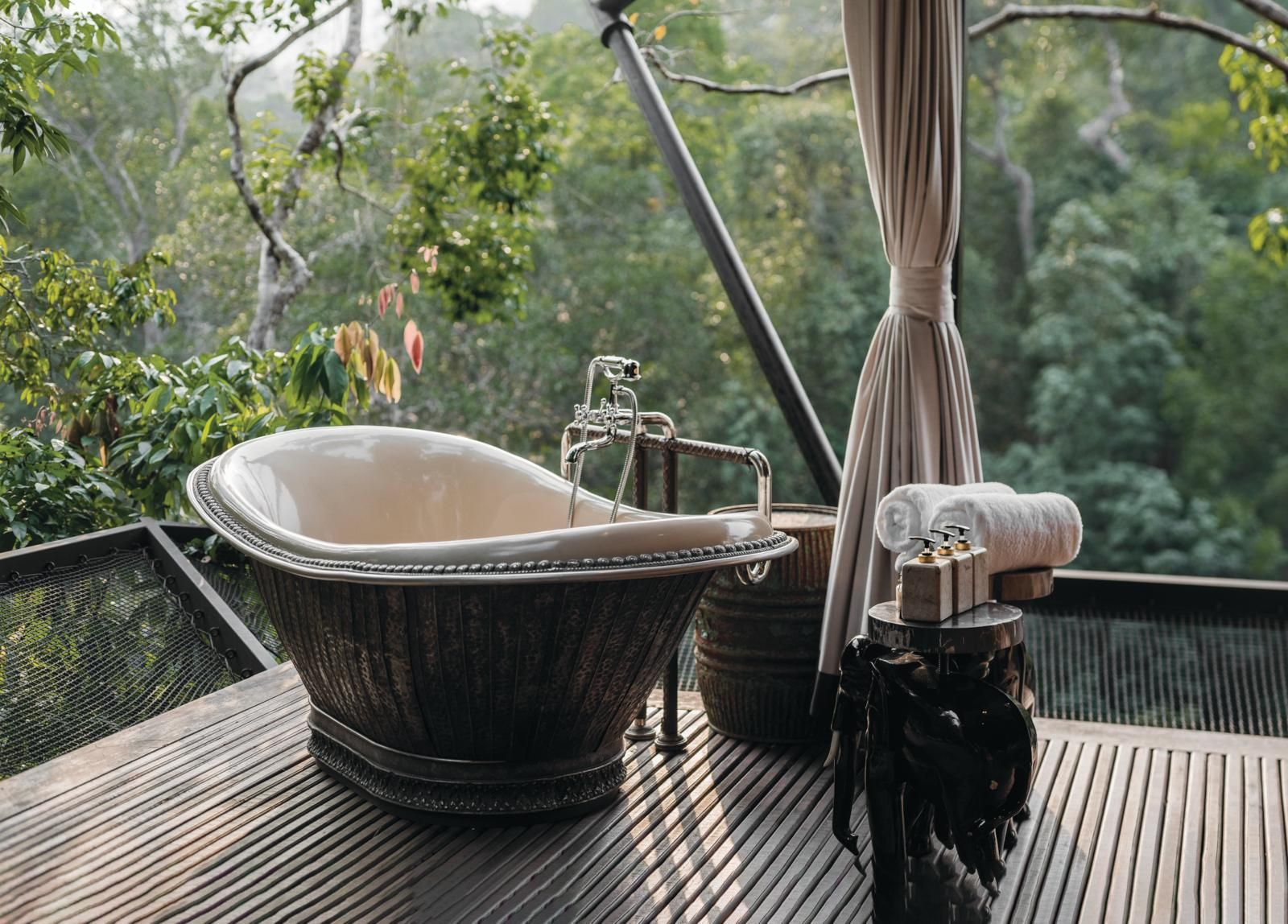 A standalone outdoor bathtub at Shinta Mani Wild (Photo: courtesy of Shinta Mani Wild)
