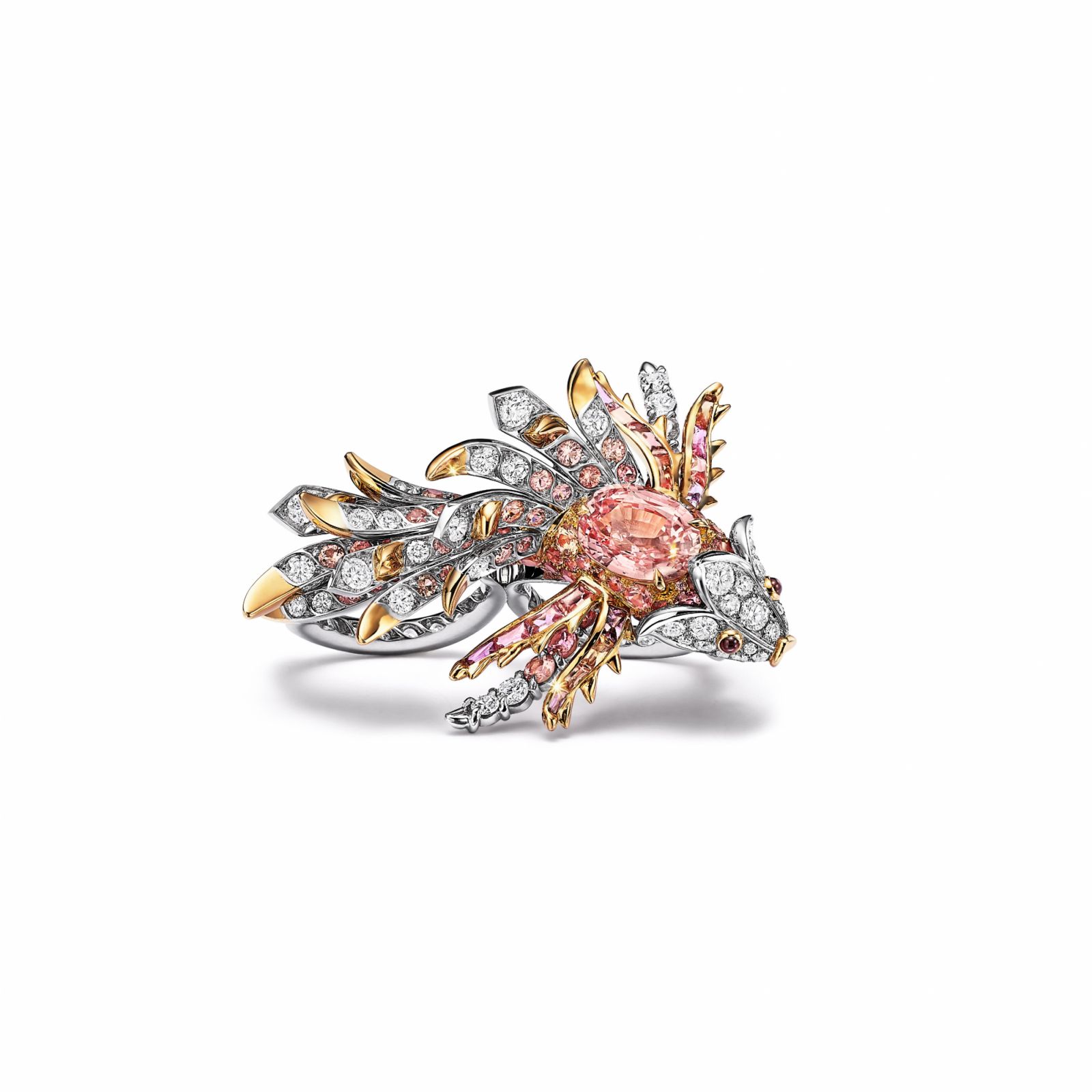 Tiffany & Co. 2023 Blue Book高級珠寶系列幻海秘境Out of the Blue魚躍光影雙指戒-鉑金與18K金鑲嵌主石逾5克拉未經優化處理斯里蘭卡帕帕拉夏藍寶石、Umba藍寶石、紅碧璽及鑽石雙指戒(Photo:Tiffany & Co.)