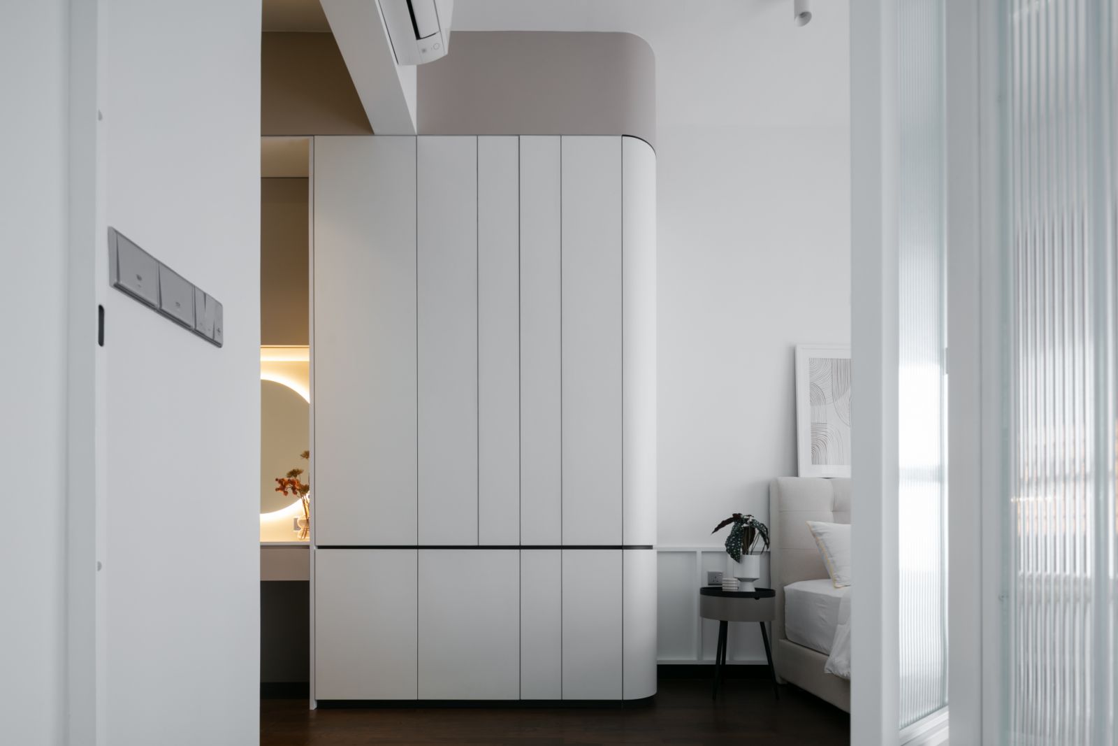 White continues in the bedrooms