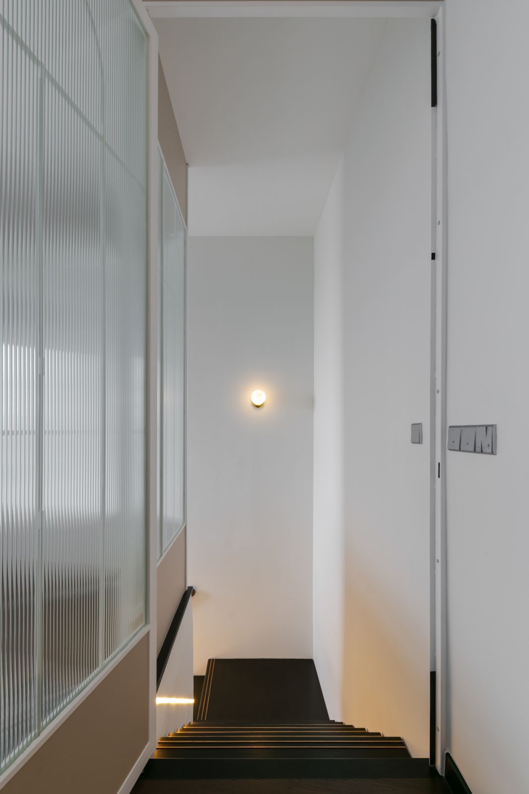 Ribbed glass diffuses light