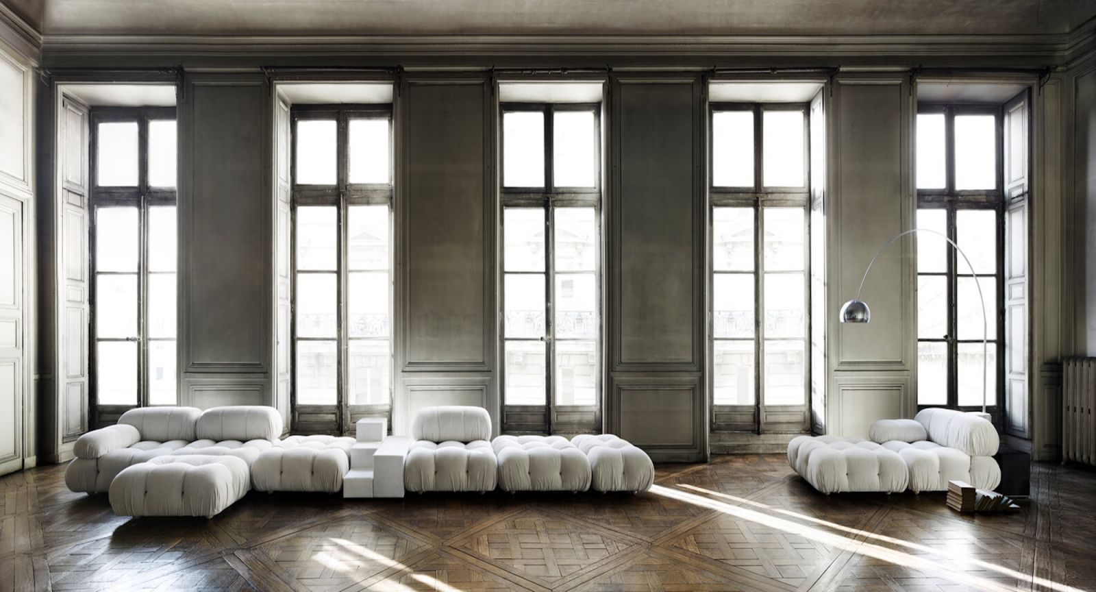 A faithful remake of the iconic 1970 Camaleonda by Mario Bellini (Photo: Instagram / @bebitalia)