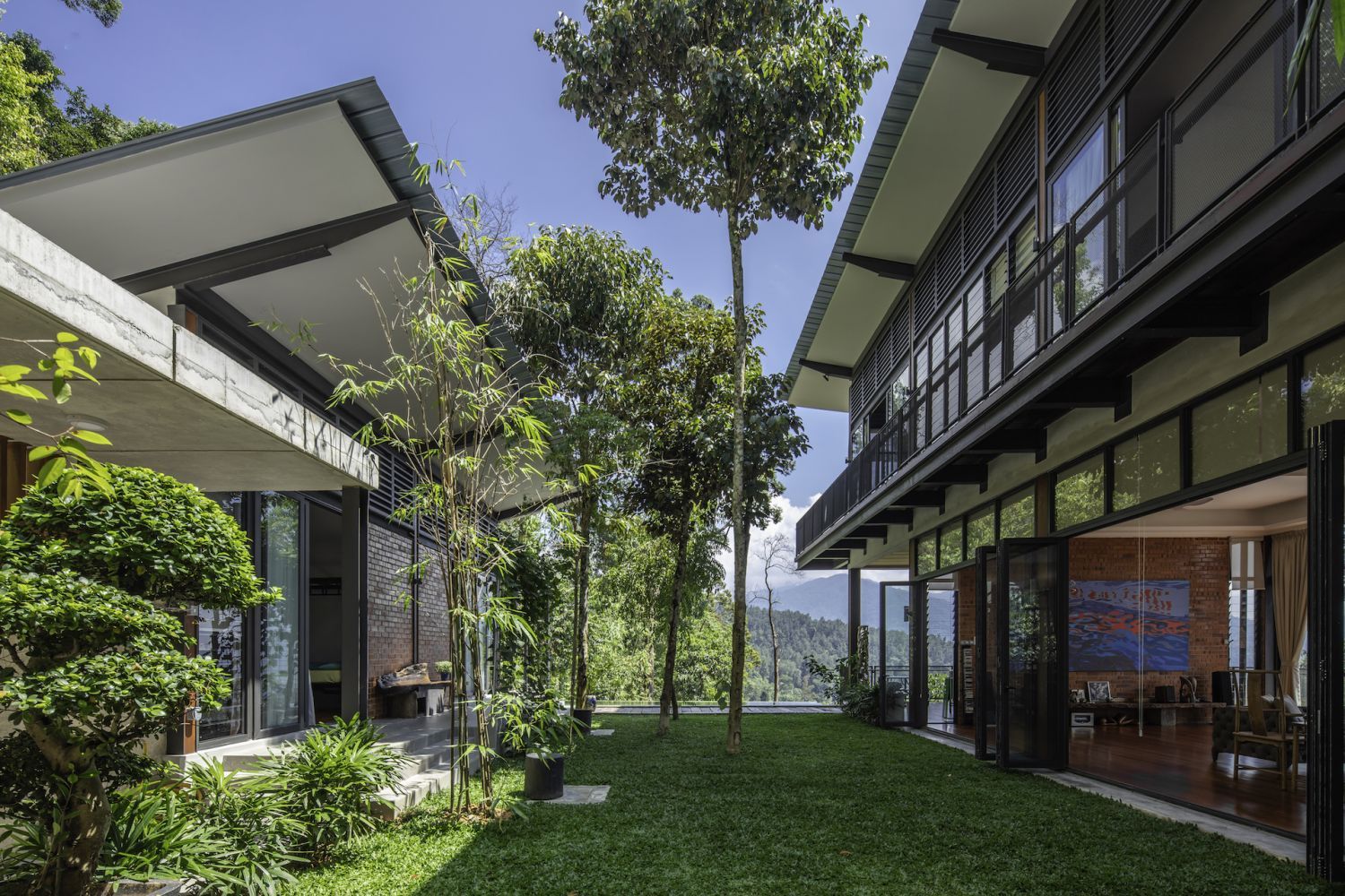 Having a courtyard bifurcating the property was one of the first design concepts (Photo: Lawrence Choo)