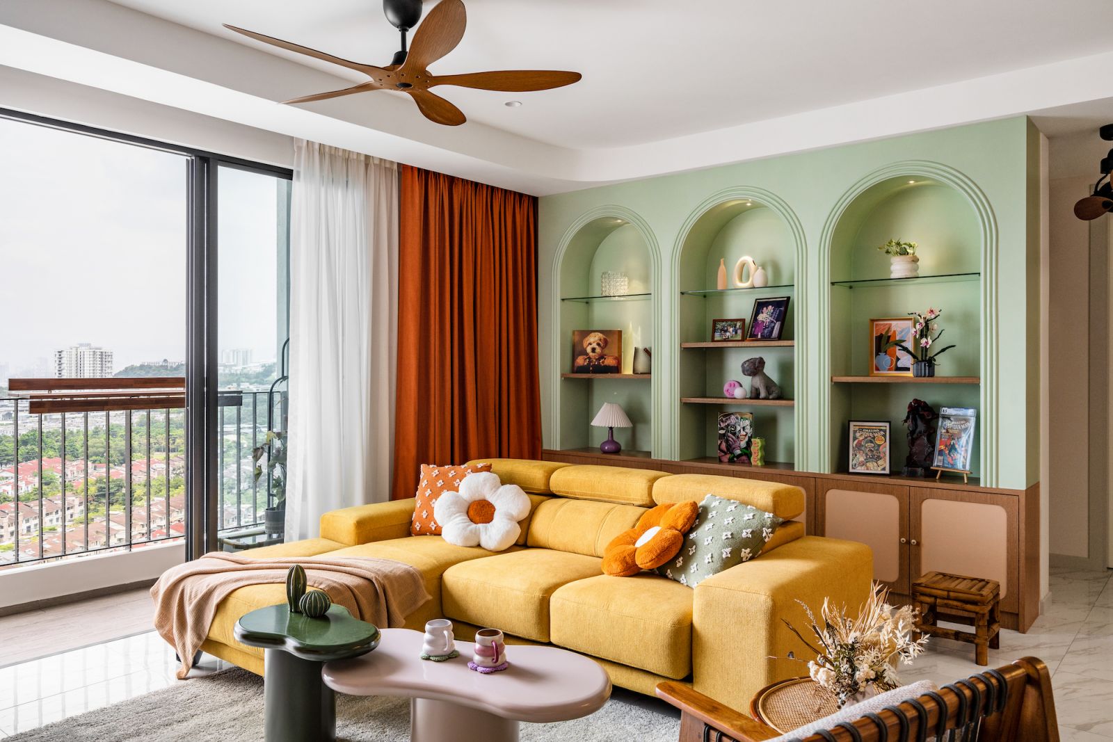 Curved built-ins (Photo: The Space Storyteller)