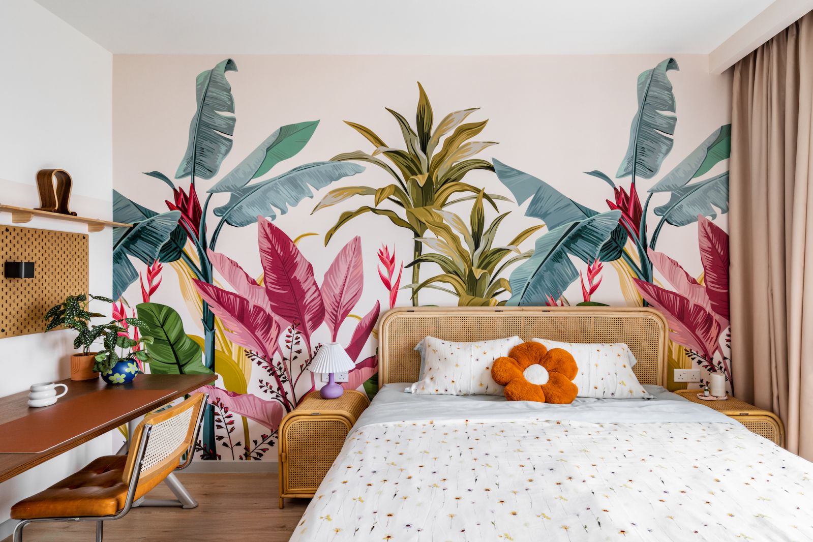 Colourful wallpaper (Photo: The Space Storyteller)