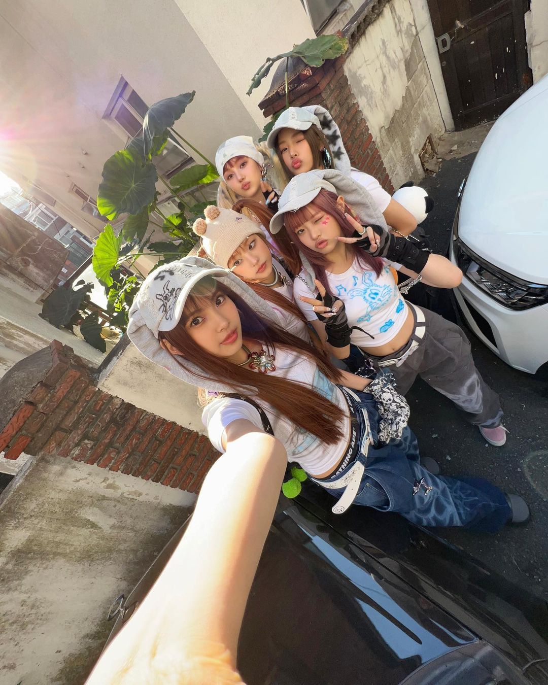 大勢女團NewJeans 經常以Y2K 造型現身。(Photo: IG@newjeans_official)