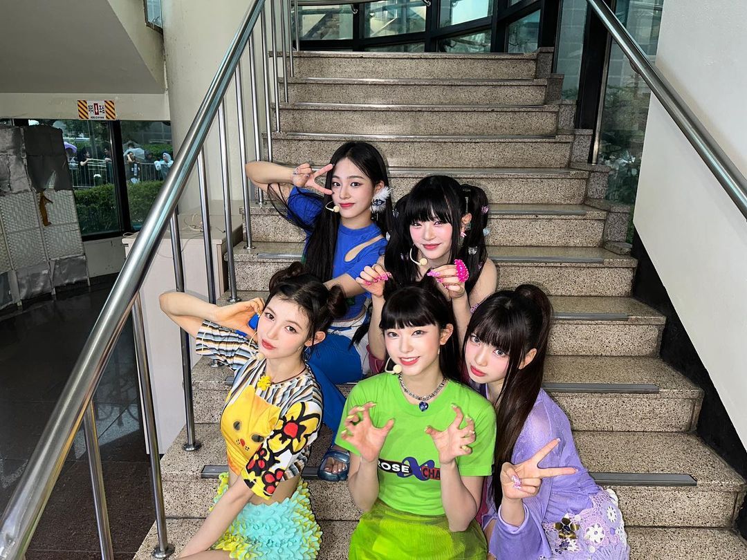 大勢女團NewJeans 經常以Y2K 造型現身。(Photo: IG@newjeans_official)