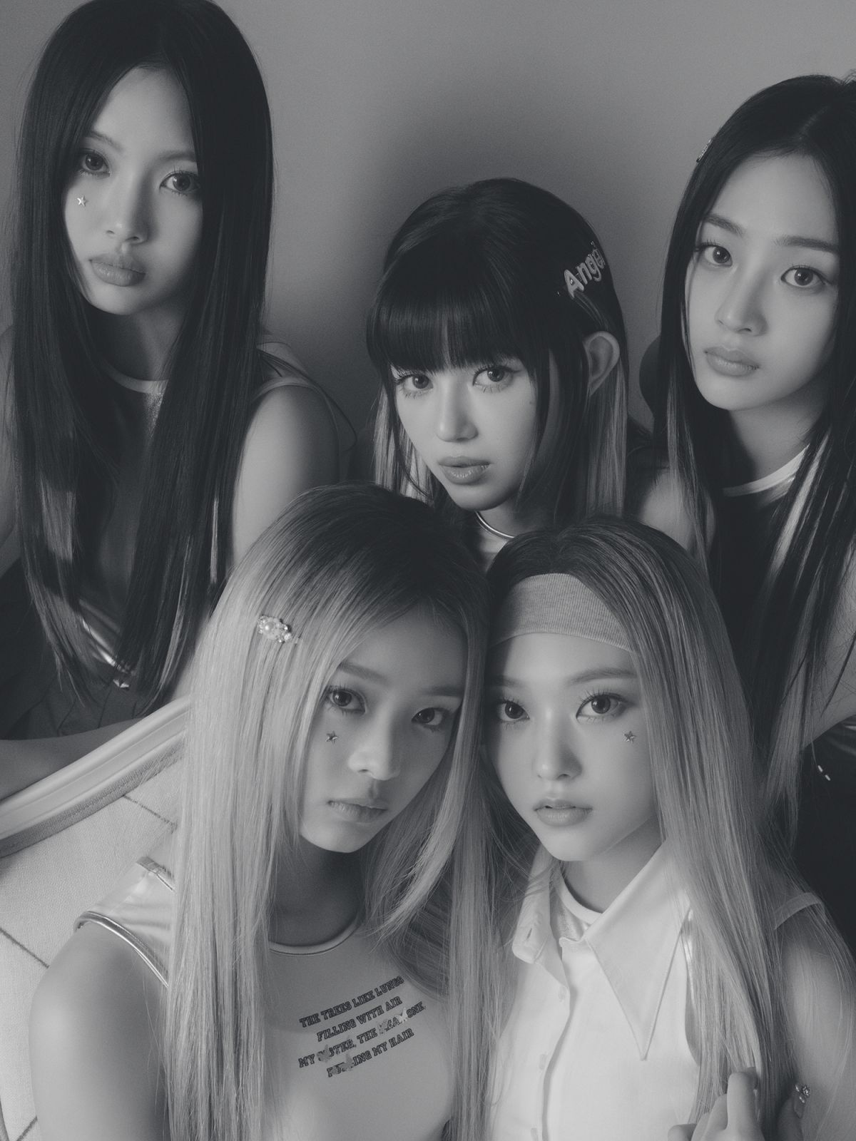 NewJeans 《Super Shy》MV 中穿上了Lucila Safdie 2023年推出的首個系列《Lick the Star》。(Photo courtesy of HYPE Crops)