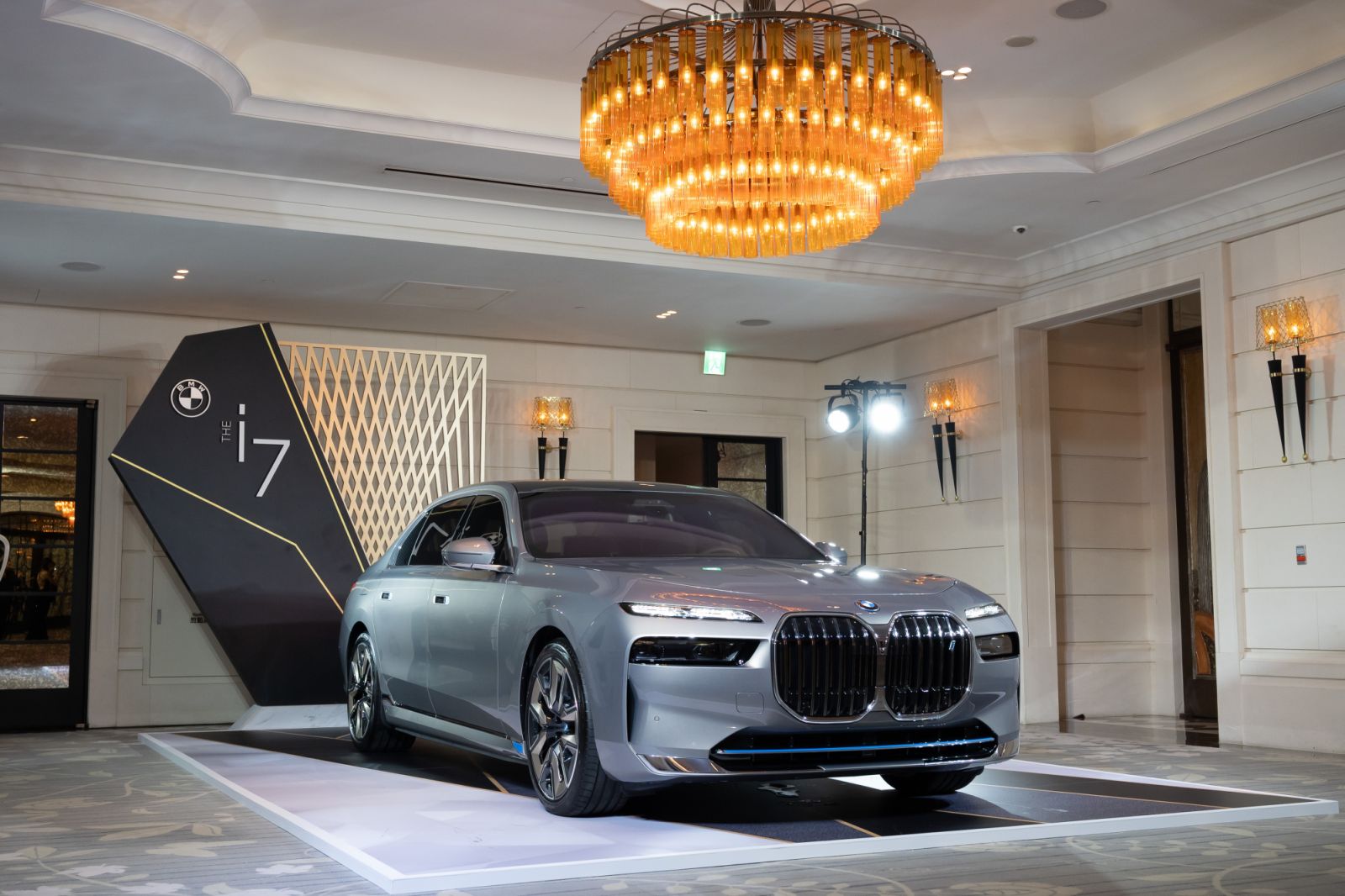 BMW i7
