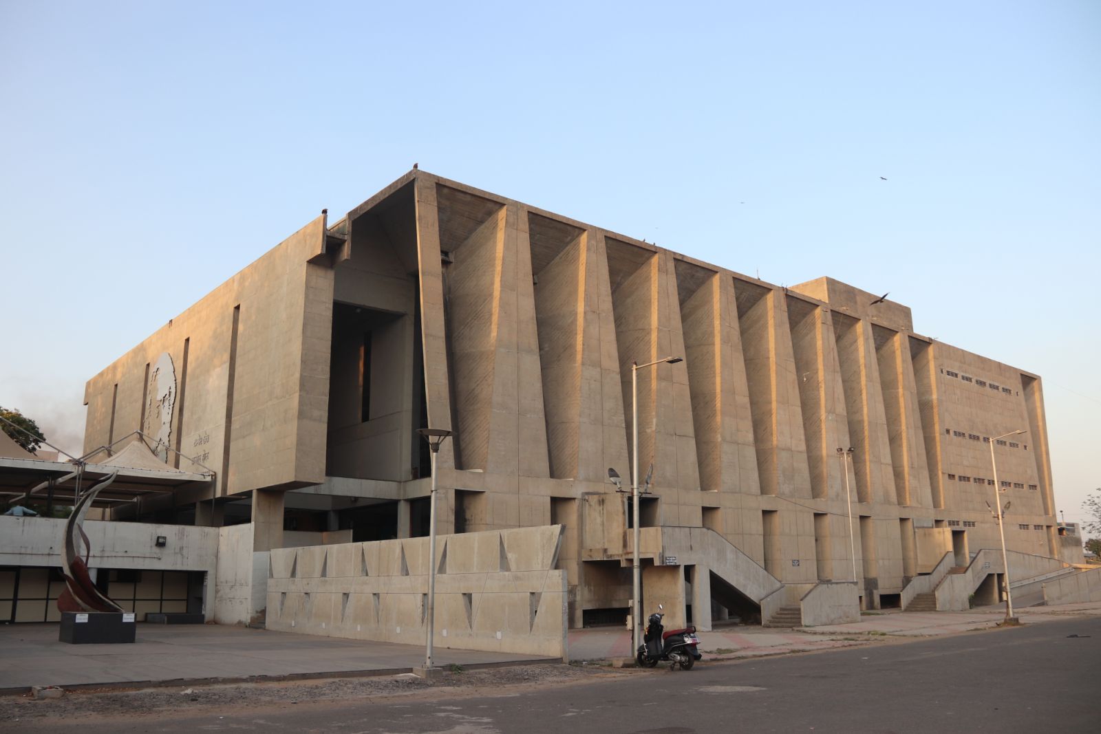 Tagore Memorial Hall, Ahmedabad (Photo: WikiCommons/Imfarhad7)