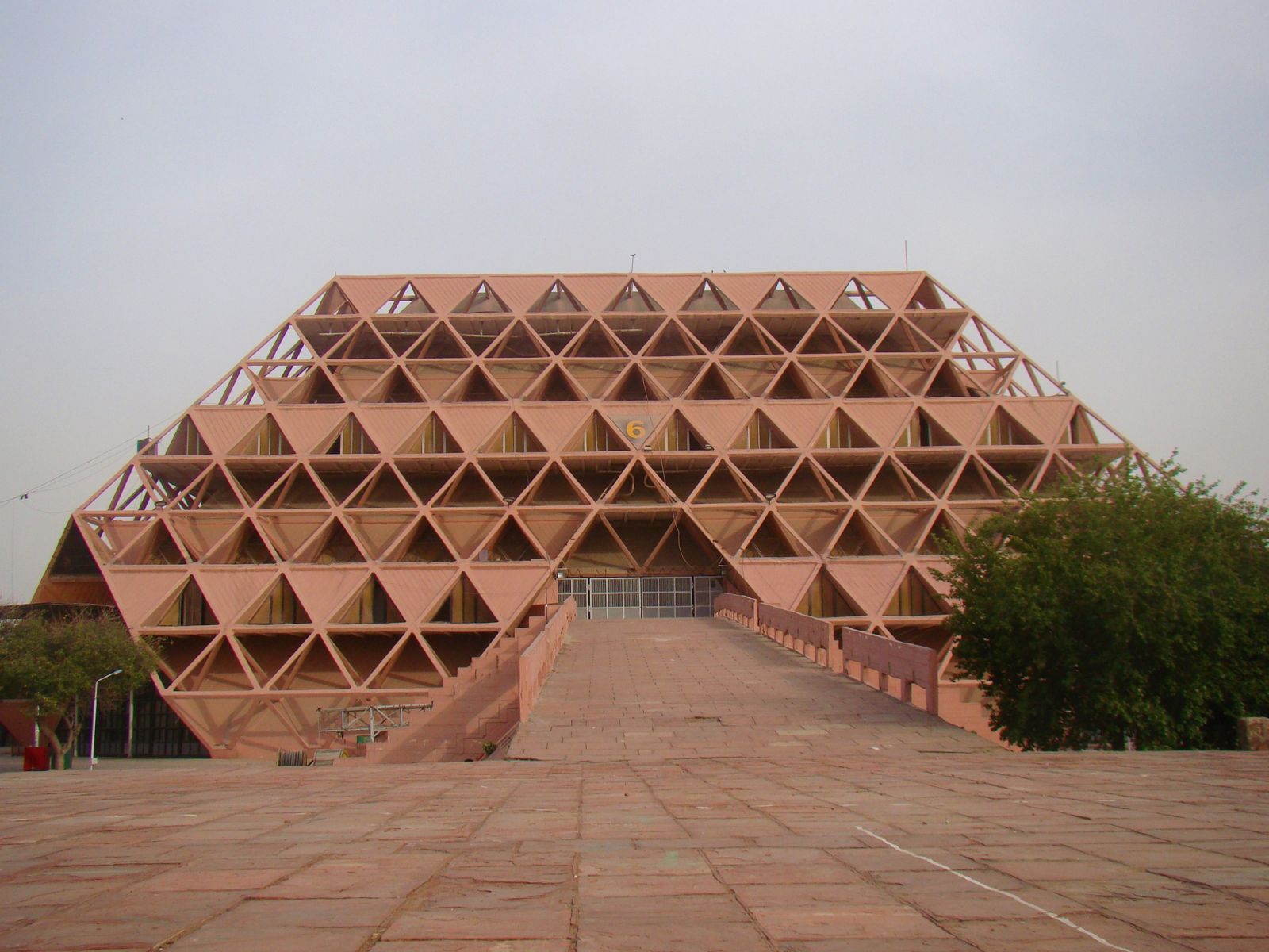 Hall of Nations, Delhi (Photo: WikiCommons/AASHNA)