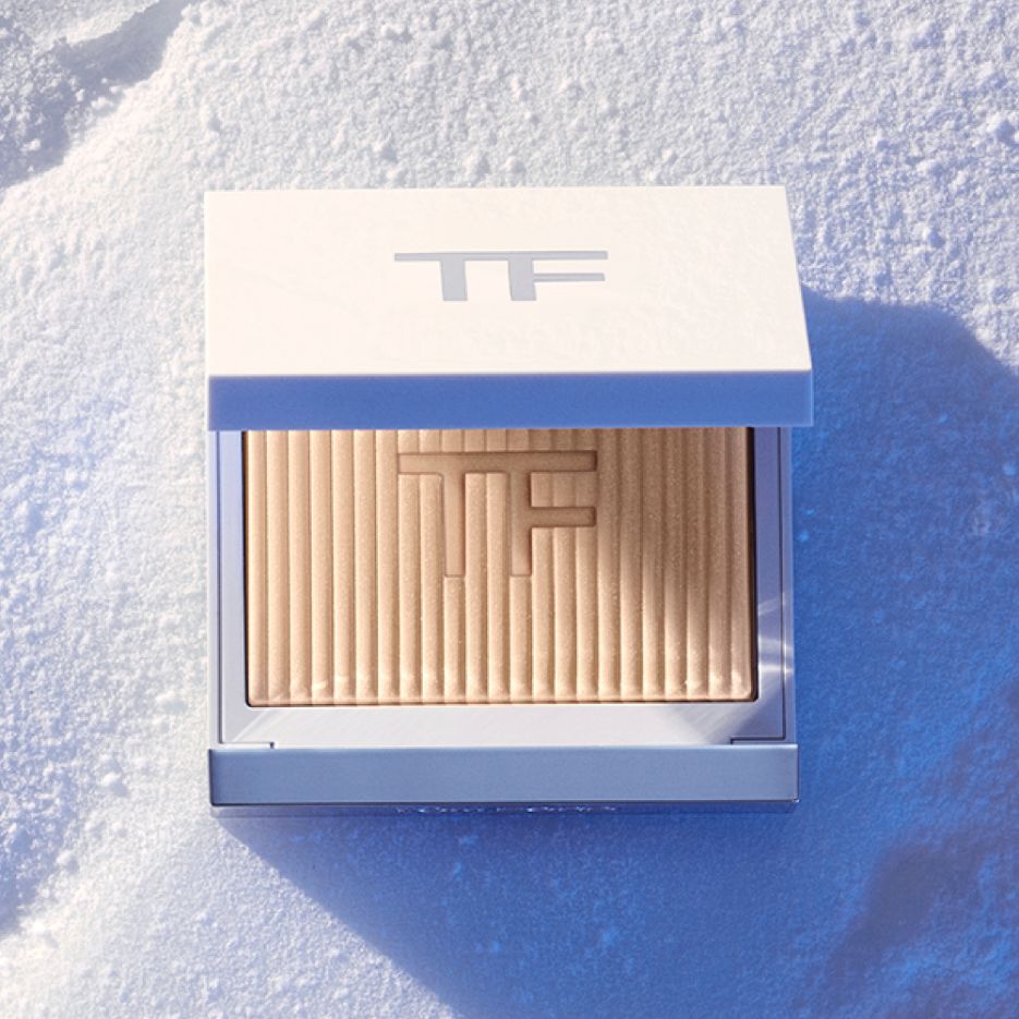 TOM FORD 推出限量太陽輕吻香檳系列彩妝,推出四格眼影、2色打亮盤、3色琉璃光唇彩