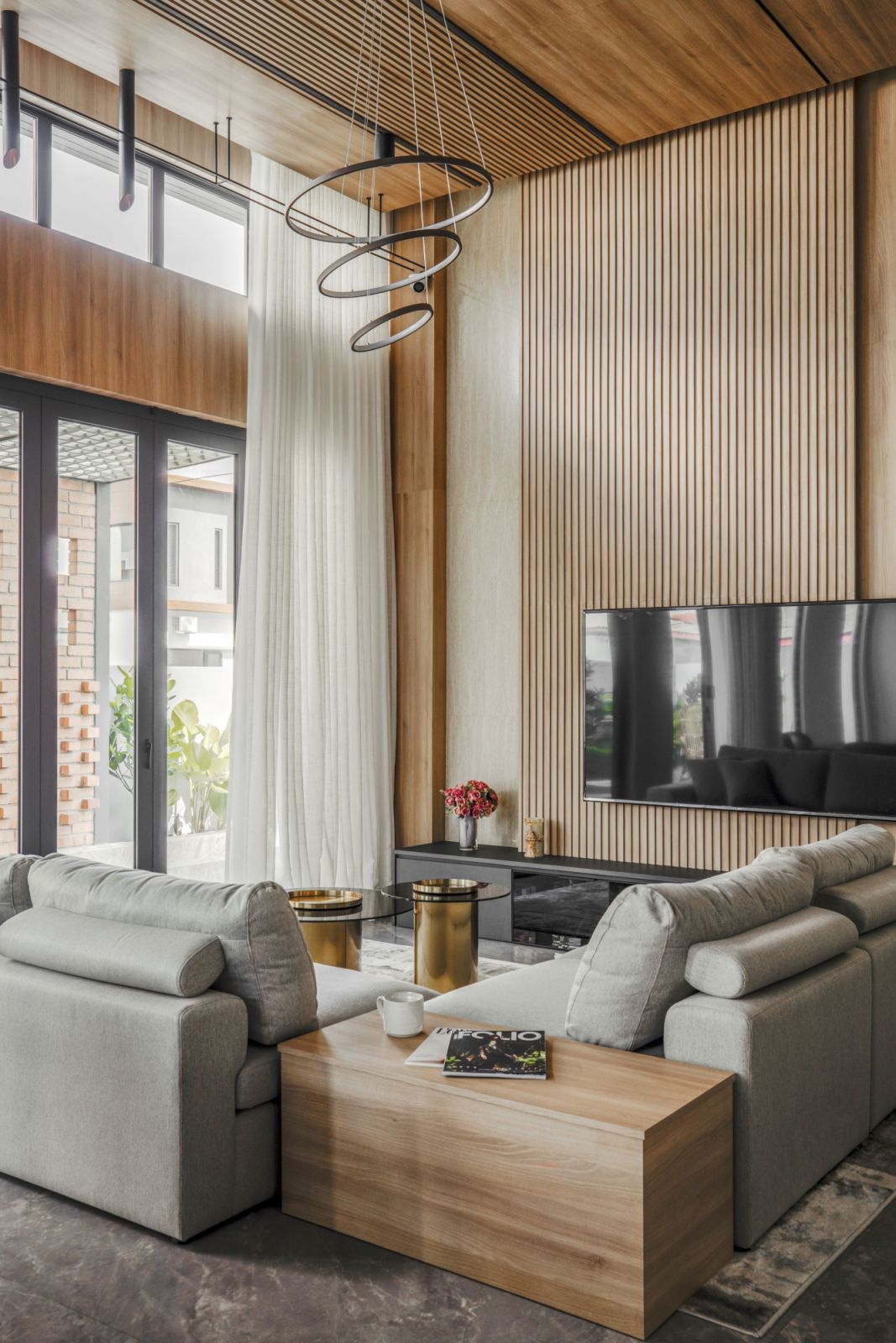 High ceilings and natural light