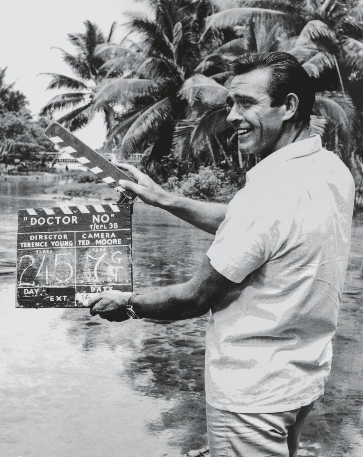 2D4HDE2 Sean Connery as James Bond Dr. No (1962) United Artists / File Reference # 34000-648THA