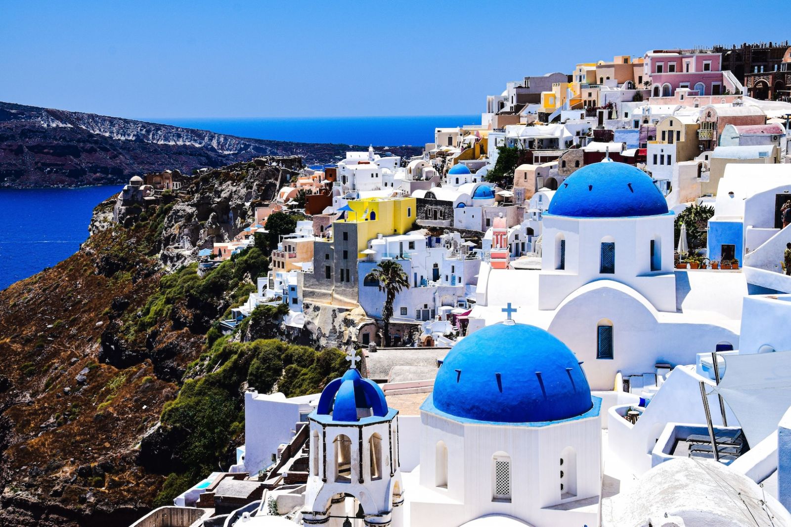 Traditional Greece homes with their iconic blue domes (Photo: Courtesy of GetAgent)