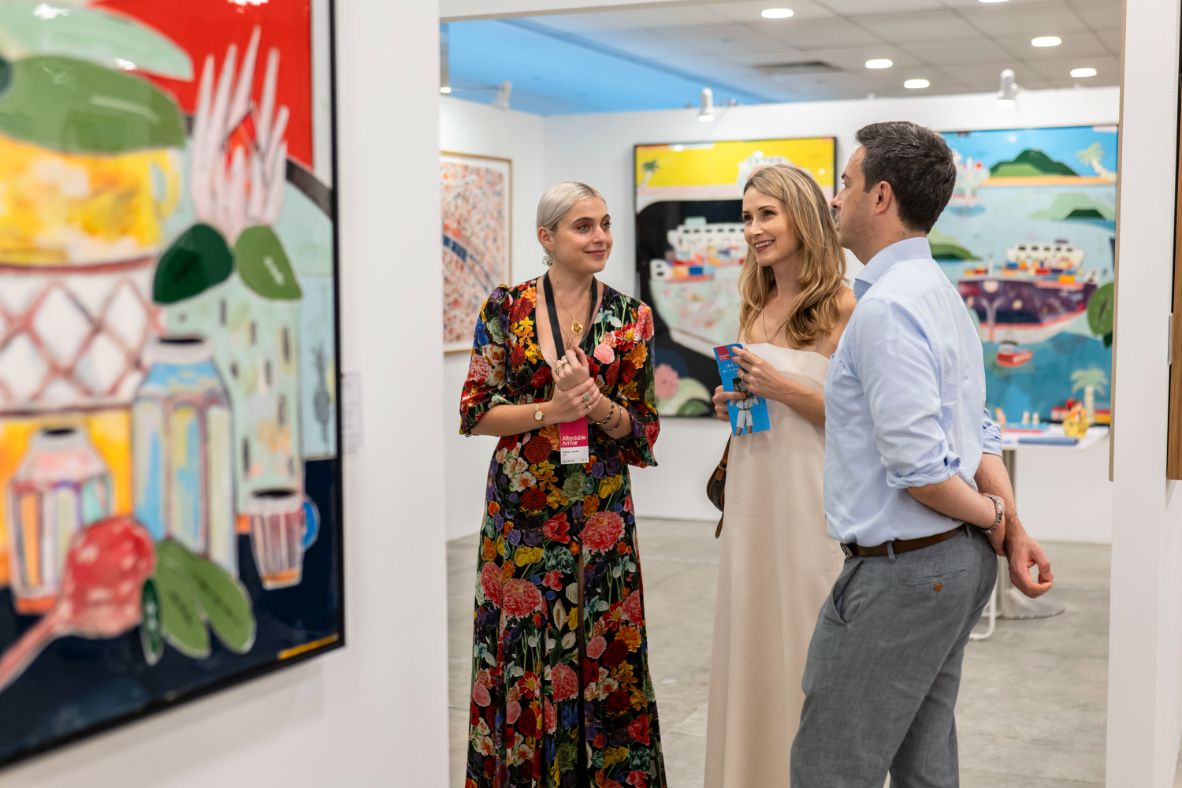 Lively conversations surrounded by art (Photo: Affordable Art Fair Singapore 2023)