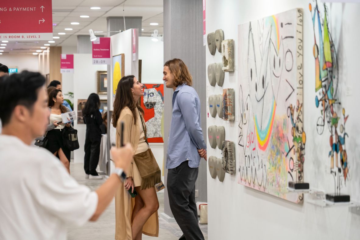 Conversations about art (Photo: Affordable Art Fair Singapore 2023)