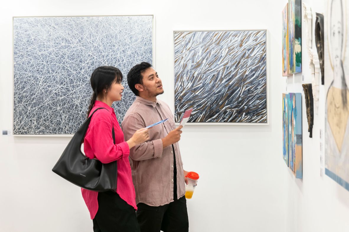 Taking in the artworks (Photo: Affordable Art Fair Singapore 2023)