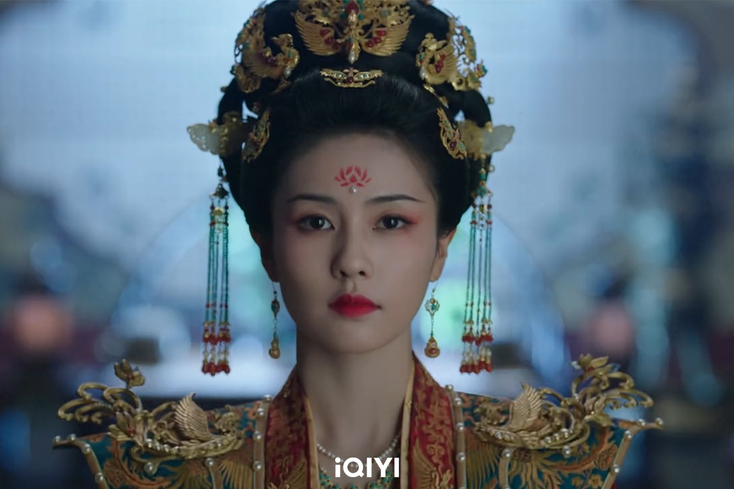 白鹿的兩部作品《寧安如夢》《以愛為營》熱映中(Photo:愛奇藝)
