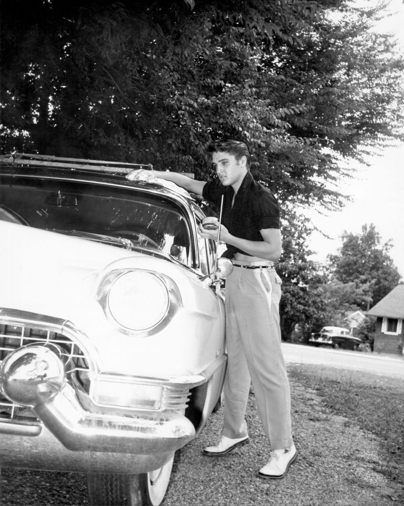 MEMPHIS, TN - 1956:  Rock and roll singer Elvis Presley polishing his 1956 Lincoln Continental in 1956 in Memphis, Tennessee  Photo by Michael Ochs Archives/Getty Images