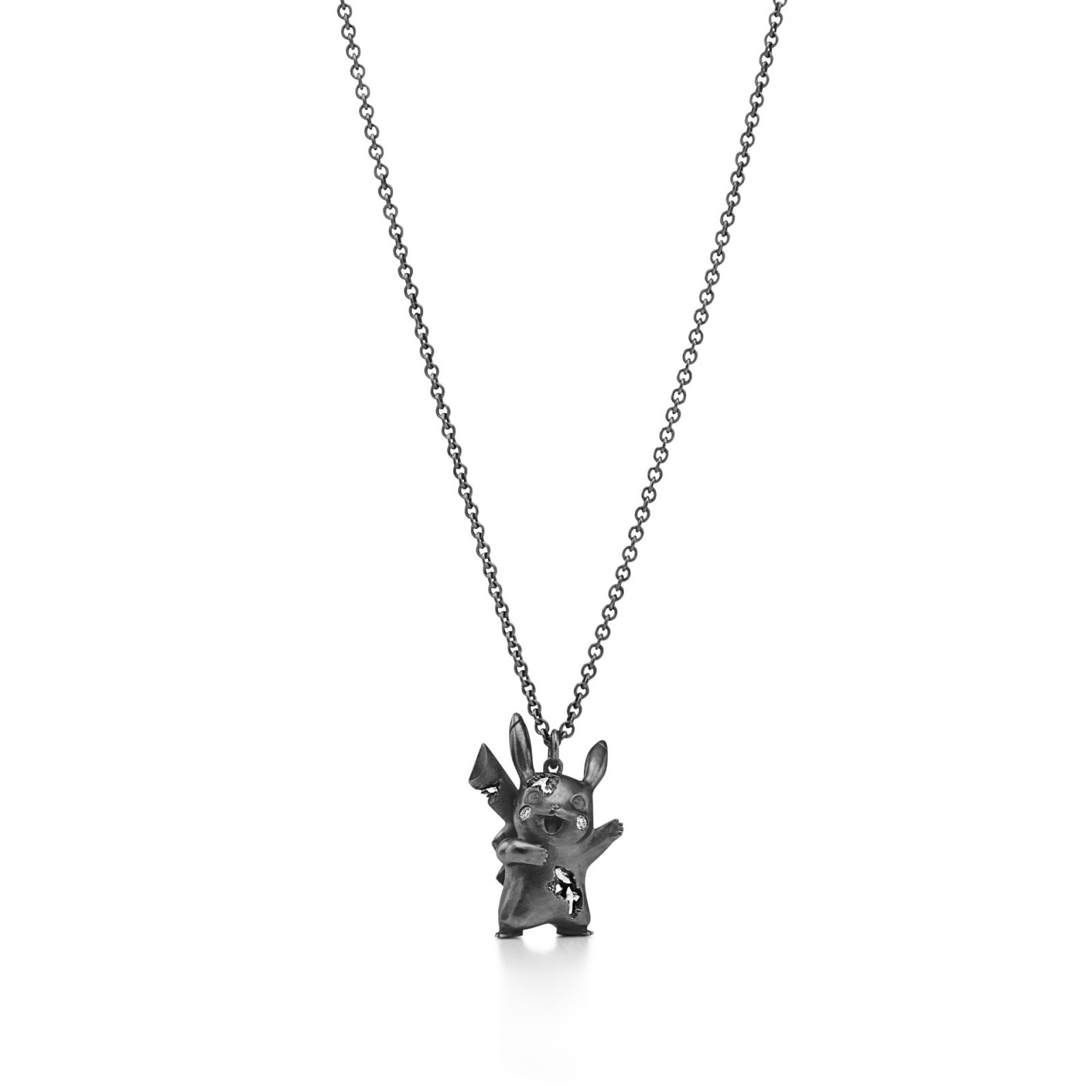 皮卡丘霧黑純銀鑲鑽吊墜項鍊。(Photo: Tiffany & Co.)