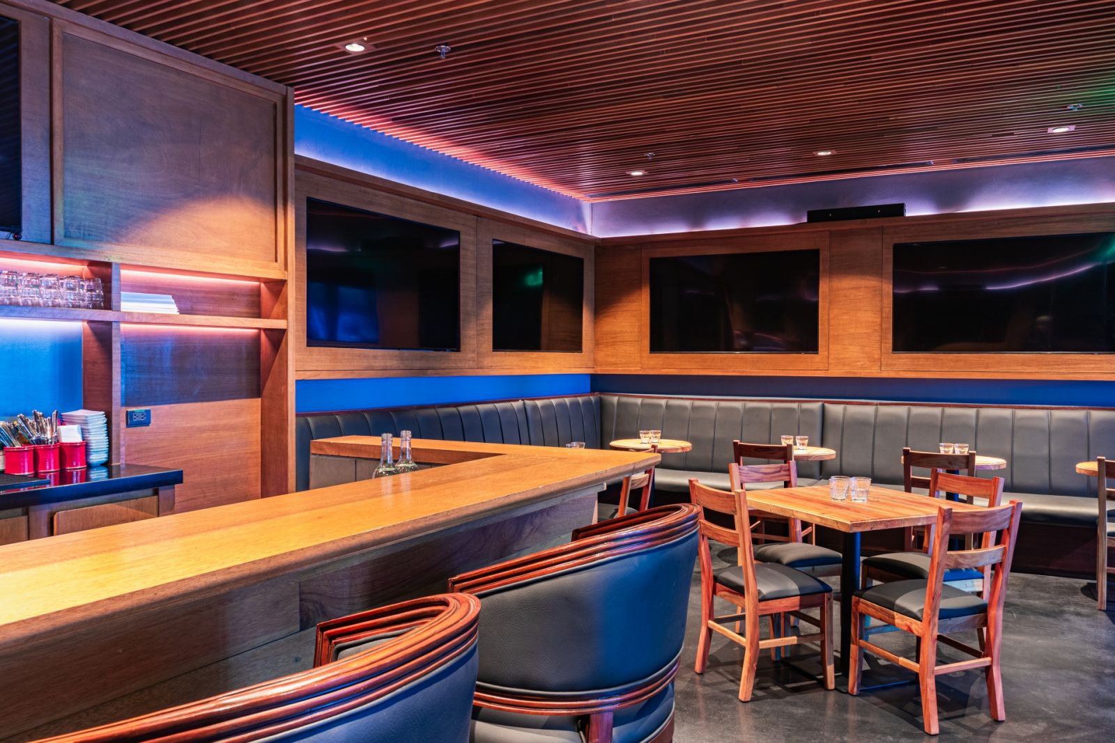 Pizza Sisters Sports Bar