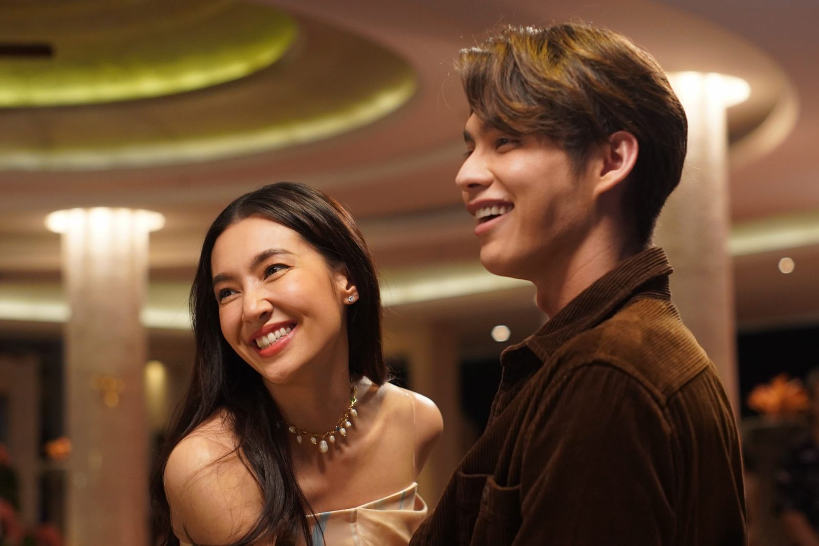 Bella Ranee Campen and Bright Vachirawit Chivaaree as Risa and Tim in Congrats My Ex!