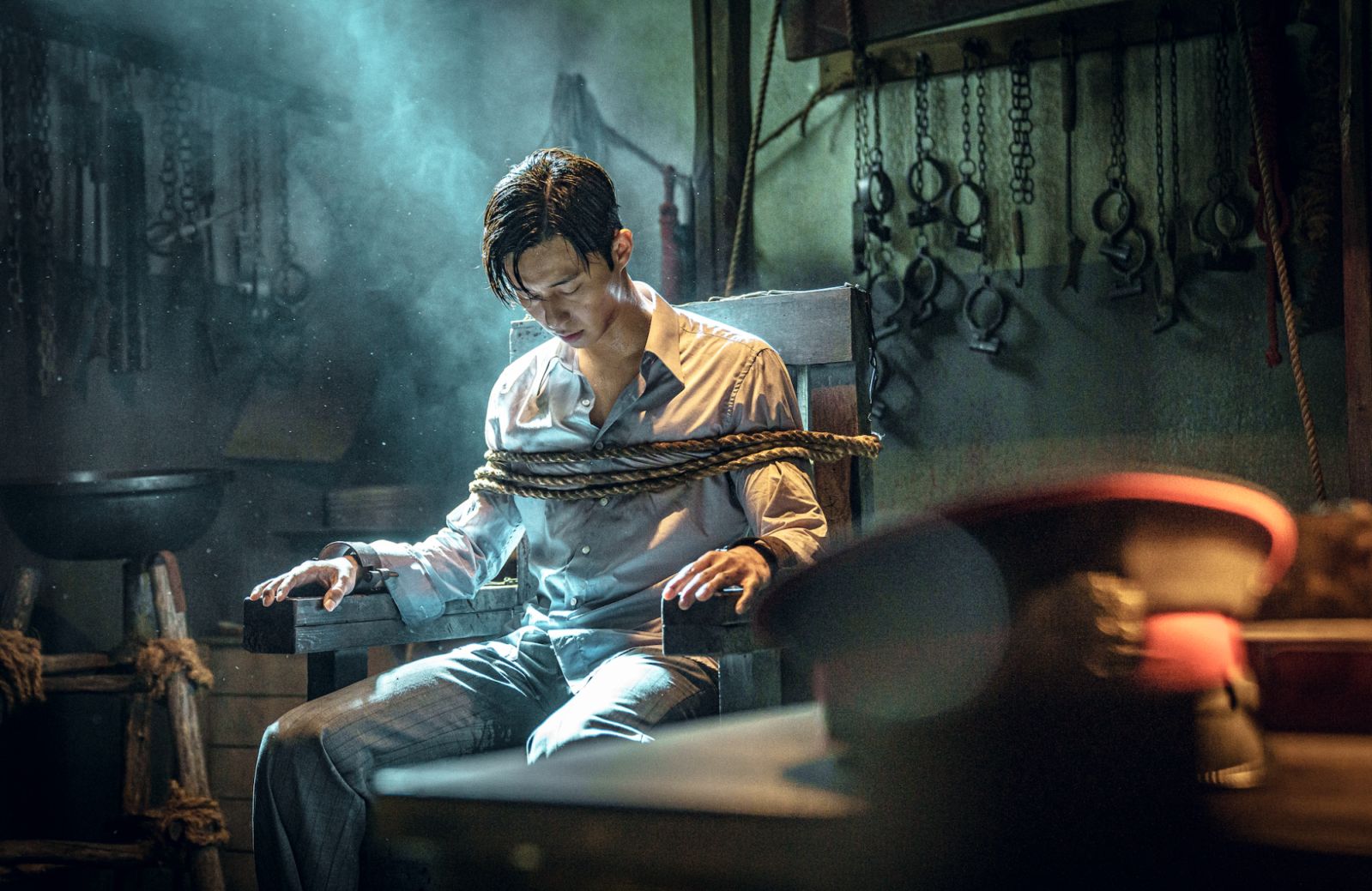 故事背景設定在1945年春季的「京城」(Photo:Netflix提供)
