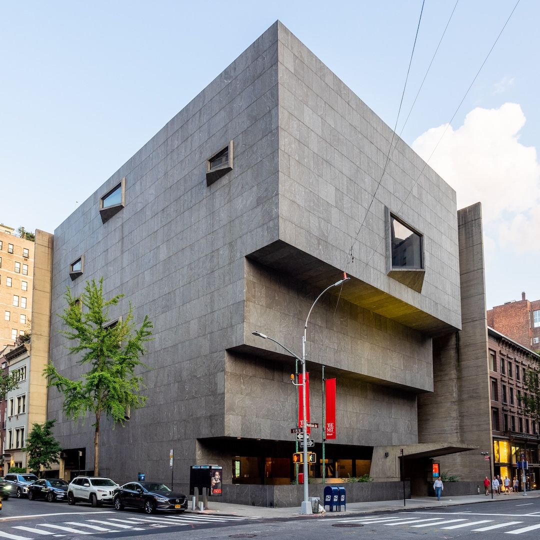 Front entrance of the Breuer Building (Photo: Wikicommons / Ajay Suresh)