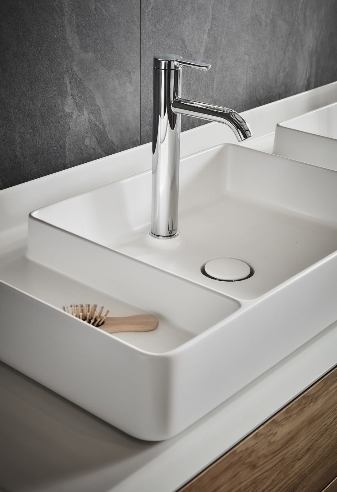 The elegant Duravit Bento Starck Box